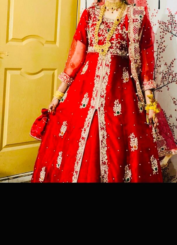 Preloved barat bridal dress, worn only once. Excellent condition with heavy embroidery.