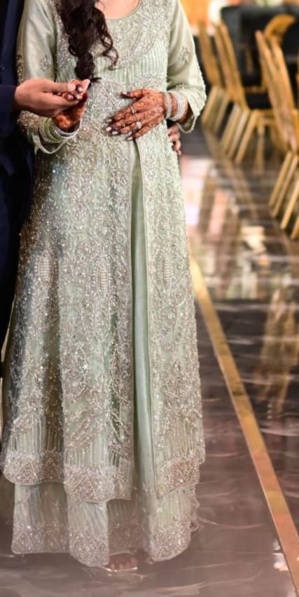 Light Pesta walima dress
